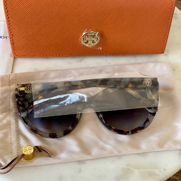 Tory Burch Sunglasses - Picture 6 of 13